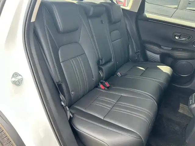 ホンダ ＺＲ－Ｖ ハイブリッド e:HEV Z 大阪府 2023(令5)年 0.8万km プラチナホワイトパール 純正９インチナビ/   フルセグTV/Bluetooth/USB/全方位モニター/衝突軽減ブレーキ/横滑り防止装置/コーナーセンサー/レザーシート/前席シートヒーター/レーダークルーズコントロール/レーンキープアシスト/パドルシフト/電動リアゲート/パワーシート（運転席のみメモリー付き）/ワイヤレス充電/ステアリングヒーター/ダウンヒルアシストコントロール/前後ドライブレコーダー/オートマチックハイビーム/純正18インチアルミホイール/純正フロアマット/プッシュスタート/スマートキー/ＥＴＣ/ＬＥＤ/禁煙車