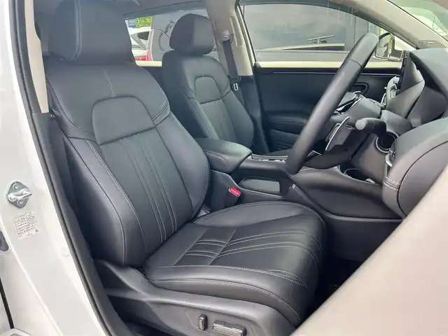ホンダ ＺＲ－Ｖ ハイブリッド e:HEV Z 大阪府 2023(令5)年 0.8万km プラチナホワイトパール 純正９インチナビ/   フルセグTV/Bluetooth/USB/全方位モニター/衝突軽減ブレーキ/横滑り防止装置/コーナーセンサー/レザーシート/前席シートヒーター/レーダークルーズコントロール/レーンキープアシスト/パドルシフト/電動リアゲート/パワーシート（運転席のみメモリー付き）/ワイヤレス充電/ステアリングヒーター/ダウンヒルアシストコントロール/前後ドライブレコーダー/オートマチックハイビーム/純正18インチアルミホイール/純正フロアマット/プッシュスタート/スマートキー/ＥＴＣ/ＬＥＤ/禁煙車