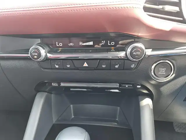 マツダ マツダ３ファストバック XD バーガンディセレクション 島根県 2019(令1)年 7.4万km マシーングレープレミアムM 純正8.8型ナビ/　(AM/FM/CD/DVD)/360度ビューモニター/ビルトインETC/全車速追従機能付レーダークルーズコントロール/パーキングセンサー/i-ACTIVSENSE/・スマートブレーキサポート/・AT誤発進抑制制御/・クルージングトラフィックサポート/・車線逸脱警報システム/・レーンキープアシスト/・前後接近車両検知/・ブラインドスポットモニタリング/・交通標識認識システム/アクティブドライビングディスプレイ/ターボ/アダプティブLEDヘッドランプ/本革巻きステアリング/ステアリングヒーター/パドルシフト/レッドパーフォレーション革シート/前席シートヒーター/運転席ドライビングポジション機能/純正18インチアルミホイール/アドバンストキーレスエントリーシステム/BOSEサウンドシステム/禁煙車