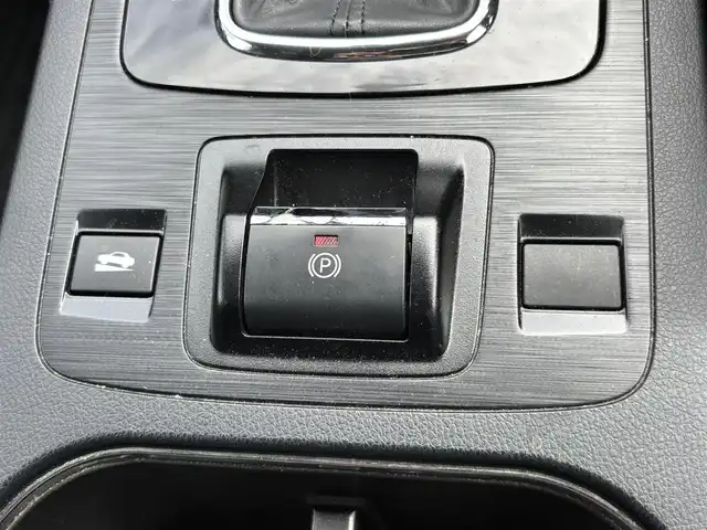 スバル レガシィ Ｂ４ リミテッド 福岡県 2015(平27)年 11万km クリスタルホワイトP 純正エアロ/19インチRMPアルミホイール/SDナビ(フルセグTV、バックカメラ、前後ドラレコ)/EyeSight/横滑り防止/LEDオートライト/カーテンエアバッグ/衝突被害軽減/ダウンヒルアシストコントロール/ビルトインETC/クルコン/パワーシート/レザーシート/シートメモリ/純正フロアマット/シートヒーター/電動リアゲート/パドルシフト/スマートキー/プッシュスタート/デュアルエアコン