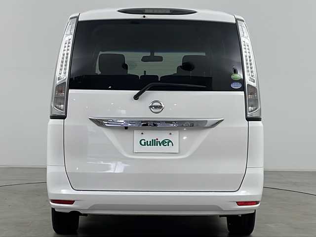 日産 セレナ 20S 道央・札幌 2016(平28)年 6.6万km ホワイト ・4WD/・純正CD＆AUXオーディオ/・横滑り防止/・ETC/・前後独立オートエアコン/・電動格納ドアミラー/・ドアミラーヒーター/・ドアミラーウィンカー/・前席アームレスト付/・2列目ブラインドシェード有/・社外ドライブレコーダー/・後退ブザー付