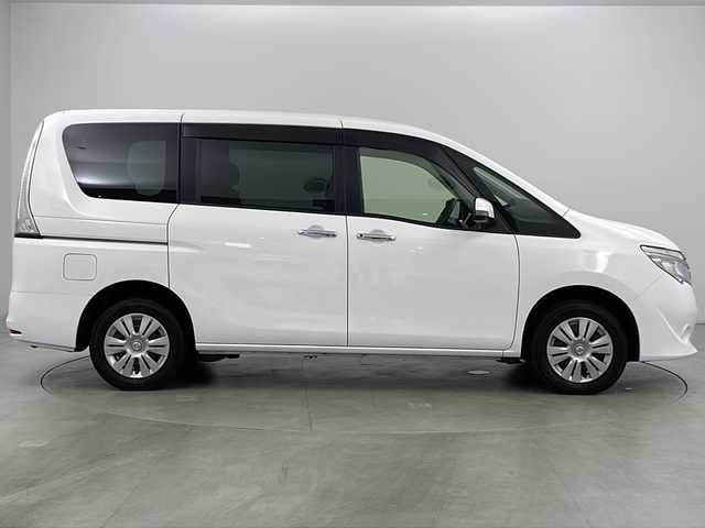 日産 セレナ 20S 道央・札幌 2016(平28)年 6.6万km ホワイト ・4WD/・純正CD＆AUXオーディオ/・横滑り防止/・ETC/・前後独立オートエアコン/・電動格納ドアミラー/・ドアミラーヒーター/・ドアミラーウィンカー/・前席アームレスト付/・2列目ブラインドシェード有/・社外ドライブレコーダー/・後退ブザー付