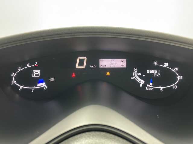 日産 セレナ 20S 道央・札幌 2016(平28)年 6.6万km ホワイト ・4WD/・純正CD＆AUXオーディオ/・横滑り防止/・ETC/・前後独立オートエアコン/・電動格納ドアミラー/・ドアミラーヒーター/・ドアミラーウィンカー/・前席アームレスト付/・2列目ブラインドシェード有/・社外ドライブレコーダー/・後退ブザー付