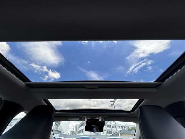 トヨタ プリウス Z 愛知県 2023(令5)年 0.7万km プラチナホワイトパールマイカ トヨタセーフティセンス/・レーンキープアシスト/・ブラインドスポットモニター/・プリクラッシュセーフティ/・クリアランスソナー/・リアクロストラフィックアラート/・後方車両接近告知/・パーキングサポートブレーキ/・ロードサインアシスト/パノラマムーンルーフ/メーカー１２．３型メモリナビ/（BT/フルセグTV/AM/FM)/全方位バックカメラ/デジタルインナー/置くだけ充電/純正前後ドラレコ/ETC2.0/ステアリングヒーター/EVモード/エコモード/スポーツモード/カスタムモード/オートブレーキホールド/純正１９インチAW/純正フロアマット/純正LEDヘッドライト