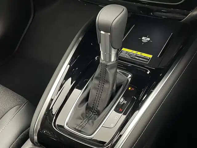 ホンダ ヴェゼル ハイブリッド e:HEV Z 茨城県 2025(令7)年 0.1千km プラチナホワイトパール 登録済未使用車/MOP純正9型Honda CONNECTディスプレー/バックカメラ/フルセグ/ワイヤレス充電/衝突被害軽減ブレーキ/車線逸脱抑制装置/レーダークルーズコントロール/オートマチックハイビーム/クリアランスソナー/BSI/ハンズフリーアクセスパワーテールゲート/ETC2.0/ハーフレザー/シートヒーター/ステアリングヒーター/純正18インチAW/LEDヘッドライト/スマートキー