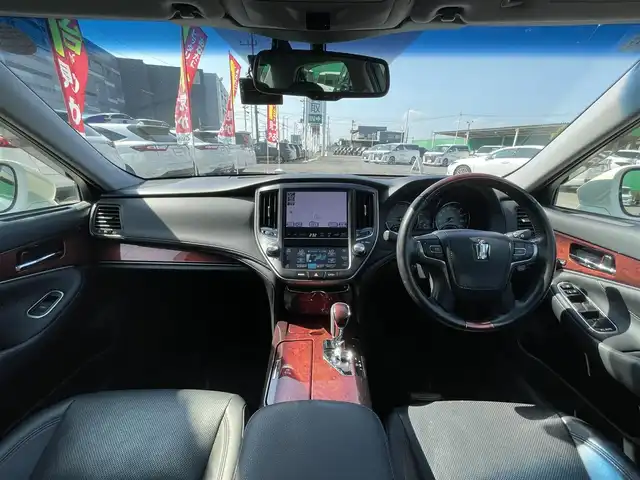トヨタ クラウン マジェスタ Fバージョン 千葉県 2013(平25)年 7万km ホワイトパールクリスタルシャイン 黒レザーシート/純正メーカーオプションナビ/・CD/DVD/MSV/Bluetooth/フルセグTV/バックカメラ/プリクラッシュセーフティー/インテリジェントクリアランスソナー/ブラインドスポットモニター/オートマチックハイビーム/アダプティブクルーズコントロール/パワーシート/全席シートヒーター/前席シートベンチレーション/全ドアイージークローザー/トランクイージークローザー/スマートキー/前後コーナーセンサー/社外20インチアルミホイール/ステアリングヒーター/ウッドコンビステアリング/社外前後ドライブレコーダー/ビルトインETC/純正LEDヘッドライト/フォグランプ/木目調パネル/サイド＆カーテンエアバッグ/新車時保証書＆取扱説明書