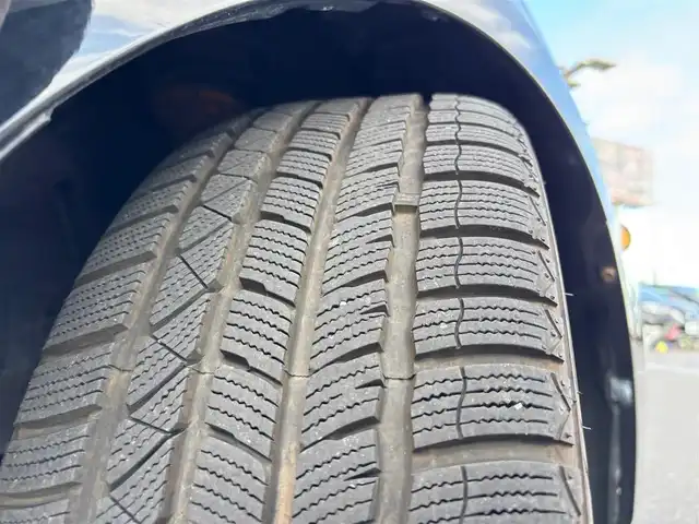 トヨタ プリウス S ツーリングセレ G’s 宮城県 2014(平26)年 7.4万km ブラック 車高調/ガナドールマフラー/社外テールランプ/革調シートカバー/カロッツェリア8インチナビ（AVIC-CL901）/・CD/DVD/・Bluetooth/・フルセグTV/バックカメラ/ビルトインETC/ドライブレコーダー/GPSレーダー探知機/革巻きステアリング/クルーズコントロール/HIDヘッドランプ/フォグランプ/オートライト/スマートキー＆プッシュスタート/電動格納ミラー/純正18インチAW/純正ドアバイザー/純正フロアマット/Wエアバッグ