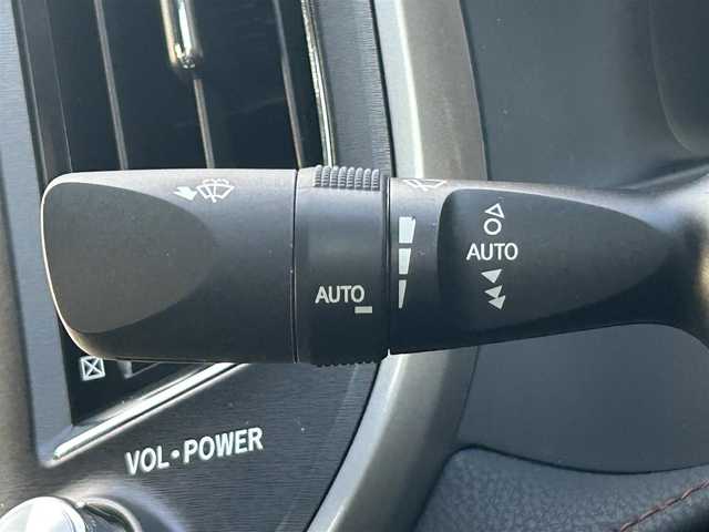 トヨタ クラウン ハイブリッド アスリートS ブラックスタイル 兵庫県 2015(平27)年 8.1万km ホワイトパールクリスタルシャイン 純正ナビ/フルセグテレビ/BTオーディオ/バックカメラ/ムーンルーフ/ビルトインETC/ドライブレコーダー/シートヒーター/エアシート/パワーシート/LEDヘッドライト/純正18インチAW