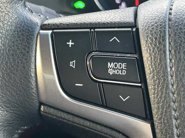 トヨタ クラウン ハイブリッド アスリートS ブラックスタイル 兵庫県 2015(平27)年 8.1万km ホワイトパールクリスタルシャイン 純正ナビ/フルセグテレビ/BTオーディオ/バックカメラ/ムーンルーフ/ビルトインETC/ドライブレコーダー/シートヒーター/エアシート/パワーシート/LEDヘッドライト/純正18インチAW