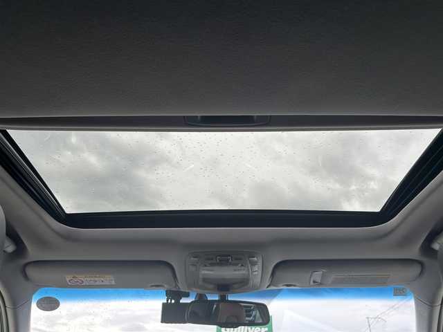 トヨタ クラウン ハイブリッド アスリートS ブラックスタイル 兵庫県 2015(平27)年 8.1万km ホワイトパールクリスタルシャイン 純正ナビ/フルセグテレビ/BTオーディオ/バックカメラ/ムーンルーフ/ビルトインETC/ドライブレコーダー/シートヒーター/エアシート/パワーシート/LEDヘッドライト/純正18インチAW