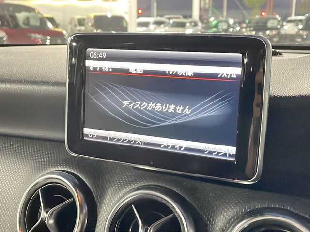 メルセデス・ベンツ Ａ１８０ 徳島県 2016(平28)年 4.2万km カルサイトホワイト 純正ナビ/（Bluetooth/フルセグ/CD/DVD）/バックカメラ/黒半革シート/クリアランスソナー/HIDヘッドライト/オートライト/ドラレコ/ETC/純正17AW/純正フロアマット/ドアバイザー/電格ミラー/プッシュスタート/スマートキー/スペアキー