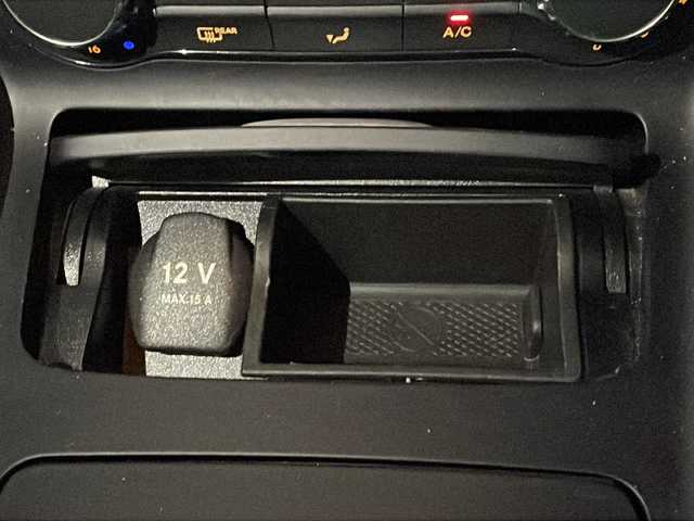 メルセデス・ベンツ Ａ１８０ 徳島県 2016(平28)年 4.2万km カルサイトホワイト 純正ナビ/（Bluetooth/フルセグ/CD/DVD）/バックカメラ/黒半革シート/クリアランスソナー/HIDヘッドライト/オートライト/ドラレコ/ETC/純正17AW/純正フロアマット/ドアバイザー/電格ミラー/プッシュスタート/スマートキー/スペアキー