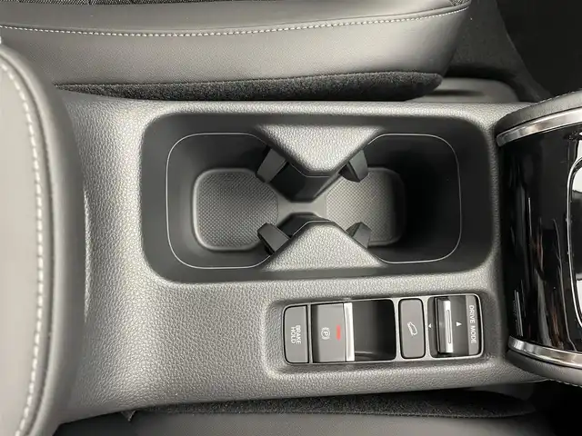 ホンダ ヴェゼル ハイブリッド e:HEV Z 茨城県 2025(令7)年 0.1千km クリスタルブラックパール Honda CONNECTディスプレイ(OP)/Bluetooth/フルセグ/radio/USB/AppleCarplay/AndroidAuto/Honda SENSING/・衝突軽減ブレーキ/・誤発進抑制/・路外逸脱抑制機能/・渋滞追従機能付アダプティブクルーズコントロール/・車線維持支援システム/・渋滞運転支援機能/・オートマチックハイビーム/BSM/ETC2.0車載器/置くだけ充電(OP)/フロントグリル　ベルリナブラック/D+N席シートヒーター/ステアリングヒーター/LEDヘッドランプ/パドルシフト