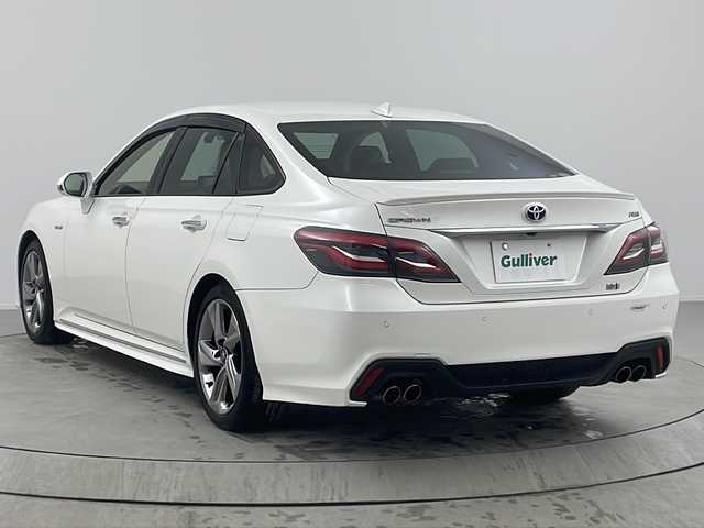 トヨタ クラウン ハイブリッド RS アドバンス 熊本県 2019(平31)年 5.6万km ホワイトパールクリスタルシャイン 禁煙車　/ワンオーナー/純正ナビ（ＣＤ・ＤＶＤ・フルセグ・ＢＴ・ＵＳＢ）/バックカメラ　/ビルトインＥＴＣ２．０　/純正前方ドライブレコーダー　/トヨタセーフティーセンス/・プリクラッシュセーフティ/・オートハイビーム/・ブラインドスポットモニター/・リアクロストラフィックアラート/・レーンキープアシスト/・車線維持支援システム/・駐車時支援パーキングサポートシステム/・ロードサインアシスト/・アダブティブクルーズコントロール/横滑り防止/前後クリアランスソナー　/前席シートヒーター　/前席パワーシート/ヘッドアップディスプレイ/AC100V充電/電動パーキングブレーキ/ブレーキホールド/純正フロアマット/純正１８インチAW/オートライト/LEDヘッドライト/フォグランプ/スマートキー/プッシュスタート/スペアキー1本/保証書/取扱説明書