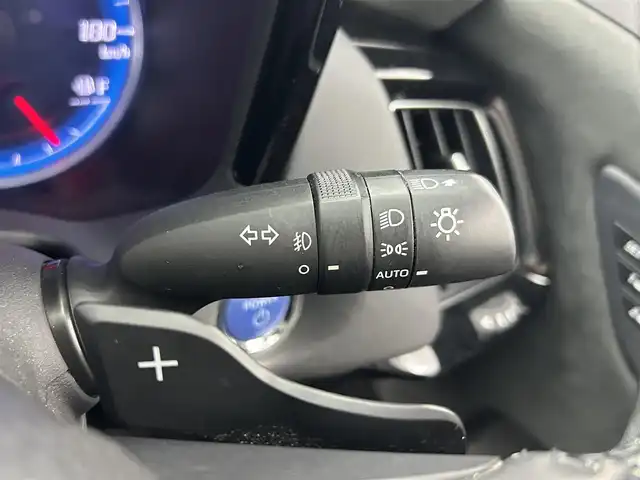 トヨタ クラウン ハイブリッド RS アドバンス 熊本県 2019(平31)年 5.6万km ホワイトパールクリスタルシャイン 禁煙車　/ワンオーナー/純正ナビ（ＣＤ・ＤＶＤ・フルセグ・ＢＴ・ＵＳＢ）/バックカメラ　/ビルトインＥＴＣ２．０　/純正前方ドライブレコーダー　/トヨタセーフティーセンス/・プリクラッシュセーフティ/・オートハイビーム/・ブラインドスポットモニター/・リアクロストラフィックアラート/・レーンキープアシスト/・車線維持支援システム/・駐車時支援パーキングサポートシステム/・ロードサインアシスト/・アダブティブクルーズコントロール/横滑り防止/前後クリアランスソナー　/前席シートヒーター　/前席パワーシート/ヘッドアップディスプレイ/AC100V充電/電動パーキングブレーキ/ブレーキホールド/純正フロアマット/純正１８インチAW/オートライト/LEDヘッドライト/フォグランプ/スマートキー/プッシュスタート/スペアキー1本/保証書/取扱説明書
