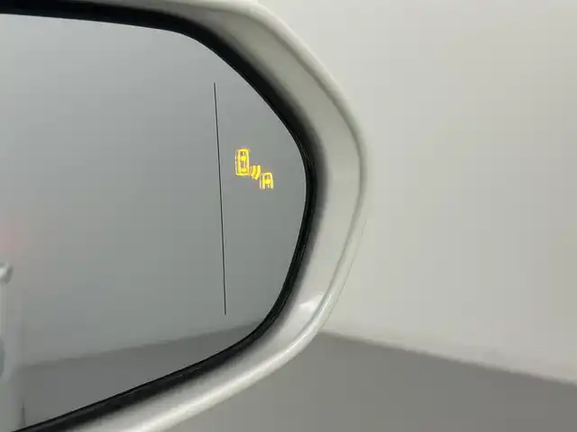 トヨタ クラウン ハイブリッド RS アドバンス 熊本県 2019(平31)年 5.6万km ホワイトパールクリスタルシャイン 禁煙車　/ワンオーナー/純正ナビ（ＣＤ・ＤＶＤ・フルセグ・ＢＴ・ＵＳＢ）/バックカメラ　/ビルトインＥＴＣ２．０　/純正前方ドライブレコーダー　/トヨタセーフティーセンス/・プリクラッシュセーフティ/・オートハイビーム/・ブラインドスポットモニター/・リアクロストラフィックアラート/・レーンキープアシスト/・車線維持支援システム/・駐車時支援パーキングサポートシステム/・ロードサインアシスト/・アダブティブクルーズコントロール/横滑り防止/前後クリアランスソナー　/前席シートヒーター　/前席パワーシート/ヘッドアップディスプレイ/AC100V充電/電動パーキングブレーキ/ブレーキホールド/純正フロアマット/純正１８インチAW/オートライト/LEDヘッドライト/フォグランプ/スマートキー/プッシュスタート/スペアキー1本/保証書/取扱説明書