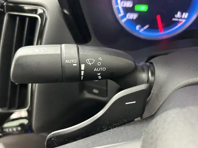 トヨタ クラウン ハイブリッド RS アドバンス 熊本県 2019(平31)年 5.6万km ホワイトパールクリスタルシャイン 禁煙車　/ワンオーナー/純正ナビ（ＣＤ・ＤＶＤ・フルセグ・ＢＴ・ＵＳＢ）/バックカメラ　/ビルトインＥＴＣ２．０　/純正前方ドライブレコーダー　/トヨタセーフティーセンス/・プリクラッシュセーフティ/・オートハイビーム/・ブラインドスポットモニター/・リアクロストラフィックアラート/・レーンキープアシスト/・車線維持支援システム/・駐車時支援パーキングサポートシステム/・ロードサインアシスト/・アダブティブクルーズコントロール/横滑り防止/前後クリアランスソナー　/前席シートヒーター　/前席パワーシート/ヘッドアップディスプレイ/AC100V充電/電動パーキングブレーキ/ブレーキホールド/純正フロアマット/純正１８インチAW/オートライト/LEDヘッドライト/フォグランプ/スマートキー/プッシュスタート/スペアキー1本/保証書/取扱説明書