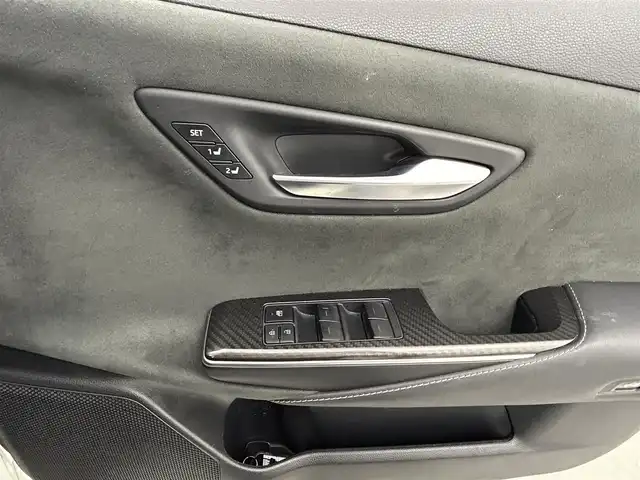 トヨタ クラウン ハイブリッド RS アドバンス 熊本県 2019(平31)年 5.6万km ホワイトパールクリスタルシャイン 禁煙車　/ワンオーナー/純正ナビ（ＣＤ・ＤＶＤ・フルセグ・ＢＴ・ＵＳＢ）/バックカメラ　/ビルトインＥＴＣ２．０　/純正前方ドライブレコーダー　/トヨタセーフティーセンス/・プリクラッシュセーフティ/・オートハイビーム/・ブラインドスポットモニター/・リアクロストラフィックアラート/・レーンキープアシスト/・車線維持支援システム/・駐車時支援パーキングサポートシステム/・ロードサインアシスト/・アダブティブクルーズコントロール/横滑り防止/前後クリアランスソナー　/前席シートヒーター　/前席パワーシート/ヘッドアップディスプレイ/AC100V充電/電動パーキングブレーキ/ブレーキホールド/純正フロアマット/純正１８インチAW/オートライト/LEDヘッドライト/フォグランプ/スマートキー/プッシュスタート/スペアキー1本/保証書/取扱説明書