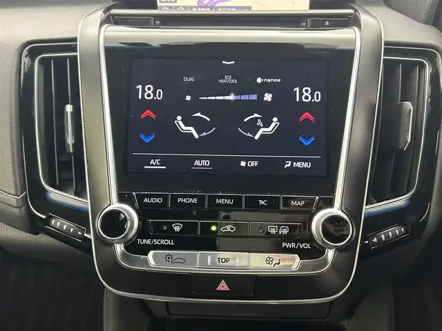 トヨタ クラウン ハイブリッド RS アドバンス 熊本県 2019(平31)年 5.6万km ホワイトパールクリスタルシャイン 禁煙車　/ワンオーナー/純正ナビ（ＣＤ・ＤＶＤ・フルセグ・ＢＴ・ＵＳＢ）/バックカメラ　/ビルトインＥＴＣ２．０　/純正前方ドライブレコーダー　/トヨタセーフティーセンス/・プリクラッシュセーフティ/・オートハイビーム/・ブラインドスポットモニター/・リアクロストラフィックアラート/・レーンキープアシスト/・車線維持支援システム/・駐車時支援パーキングサポートシステム/・ロードサインアシスト/・アダブティブクルーズコントロール/横滑り防止/前後クリアランスソナー　/前席シートヒーター　/前席パワーシート/ヘッドアップディスプレイ/AC100V充電/電動パーキングブレーキ/ブレーキホールド/純正フロアマット/純正１８インチAW/オートライト/LEDヘッドライト/フォグランプ/スマートキー/プッシュスタート/スペアキー1本/保証書/取扱説明書