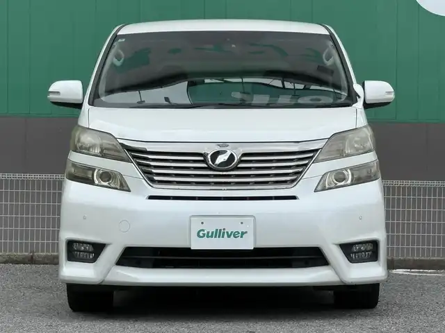 トヨタ ヴェルファイア 2．4Z プラチナセレクション 千葉県 2010(平22)年 10.7万km ホワイトパールクリスタルシャイン 社外SDナビ（AM/FM/CD/DVD/Bluetooth）/フルセグTV/バックカメラ/ETC/ALPINE製フリップダウンモニター/両側パワースライドドア/MTモード付AT/オットマン/フォグランプ/HIDヘッドライト/パワーバックドア/純正フロアマット/純正アルミホイール/スマートキー