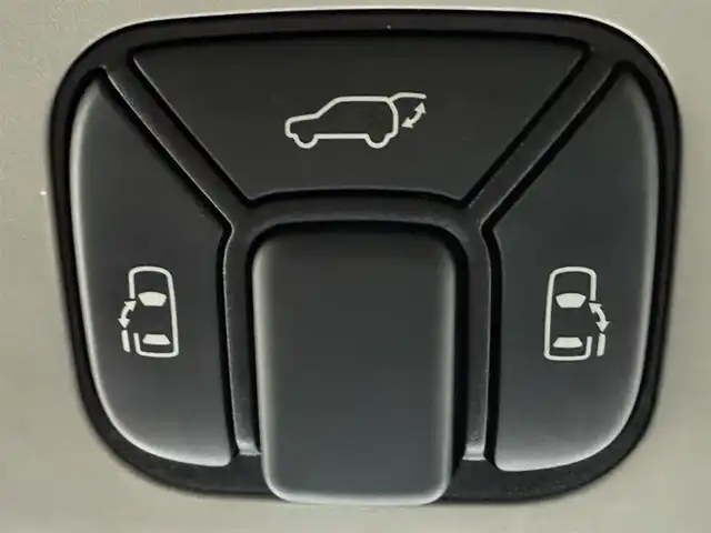 トヨタ ヴェルファイア 2．4Z プラチナセレクション 千葉県 2010(平22)年 10.7万km ホワイトパールクリスタルシャイン 社外SDナビ（AM/FM/CD/DVD/Bluetooth）/フルセグTV/バックカメラ/ETC/ALPINE製フリップダウンモニター/両側パワースライドドア/MTモード付AT/オットマン/フォグランプ/HIDヘッドライト/パワーバックドア/純正フロアマット/純正アルミホイール/スマートキー
