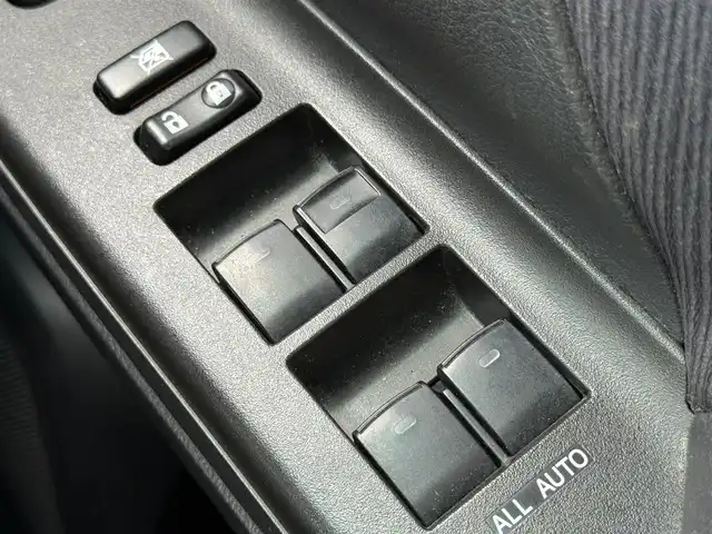 トヨタ ヴェルファイア 2．4Z プラチナセレクション 千葉県 2010(平22)年 10.7万km ホワイトパールクリスタルシャイン 社外SDナビ（AM/FM/CD/DVD/Bluetooth）/フルセグTV/バックカメラ/ETC/ALPINE製フリップダウンモニター/両側パワースライドドア/MTモード付AT/オットマン/フォグランプ/HIDヘッドライト/パワーバックドア/純正フロアマット/純正アルミホイール/スマートキー