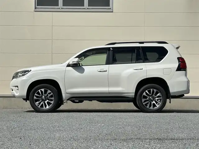 トヨタ ランドクルーザー プラド TX Lパッケージ 茨城県 2022(令4)年 3.5万km ホワイトパールクリスタルシャイン 純正ナビ/Bluetooth接続/全方位カメラ/サンルーフ/クルーズコントロール/電動リアゲート/パワーシート/シートヒーター/ビルトインETC/ベージュ革シート/USB入力端子/LEDヘッドライト/３列シート/純正アルミホイール/純正フロアマット
