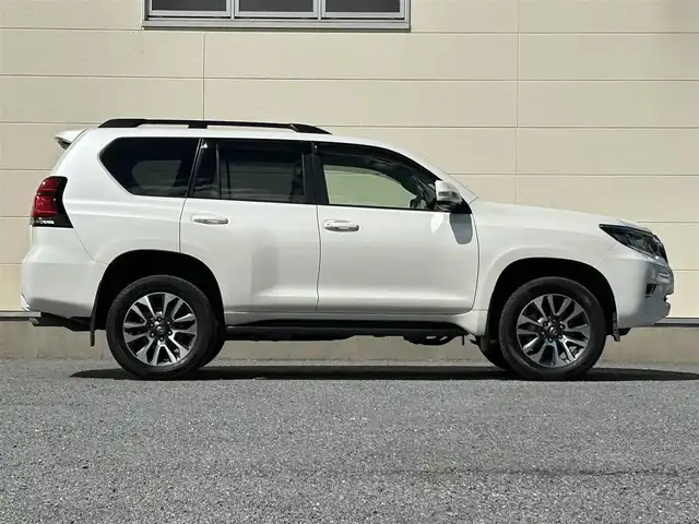トヨタ ランドクルーザー プラド TX Lパッケージ 茨城県 2022(令4)年 3.5万km ホワイトパールクリスタルシャイン 純正ナビ/Bluetooth接続/全方位カメラ/サンルーフ/クルーズコントロール/電動リアゲート/パワーシート/シートヒーター/ビルトインETC/ベージュ革シート/USB入力端子/LEDヘッドライト/３列シート/純正アルミホイール/純正フロアマット