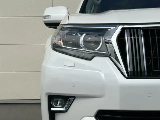トヨタ ランドクルーザー プラド TX Lパッケージ 茨城県 2022(令4)年 3.5万km ホワイトパールクリスタルシャイン 純正ナビ/Bluetooth接続/全方位カメラ/サンルーフ/クルーズコントロール/電動リアゲート/パワーシート/シートヒーター/ビルトインETC/ベージュ革シート/USB入力端子/LEDヘッドライト/３列シート/純正アルミホイール/純正フロアマット
