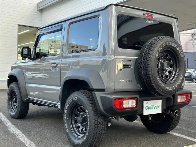スズキ ジムニー シエラ JL 長崎県 2022(令4)年 1.7万km ミディアムグレー ワンオーナー/プッシュスタート/社外ディスプレイオーディオ(FM/AM/CD/DVD/BT)/ETC/5速マニュアル/パートタイム4WD/バックカメラ/背面タイヤ/純正フロアマット/DN席シートヒーター/ベンチシート/電動格納ミラー/ヘッドライトレベライザ/オートライト/ABS/ESP/トラクションコントロール/ヒルディセントコントロール/イモビライザー/スマートキー/スペアキー/取扱説明書/保証書