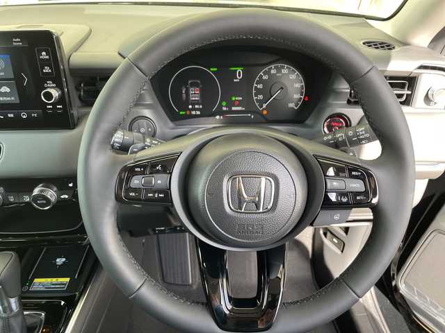 ホンダ ヴェゼル ハイブリッド e:HEV Z 愛知県 2025(令7)年 0.1千km クリスタルブラックパール 登録済未使用車/純正9型ディスプレイオーディオナビ/レーダークルーズコントロール/シートヒーター/バックカメラ/電動リアゲート/コーナーセンサー/純正アルミホイール/ETC2.0/ブラインドスポットモニター/LEDヘッドライト/パドルシフト/ステアリングヒーター/オートマチックハイビーム/ワイヤレス充電機/衝突軽減システム/フルセグ/Bluetooth/ステアリングスイッチ/スマートキー/プッシュスタート