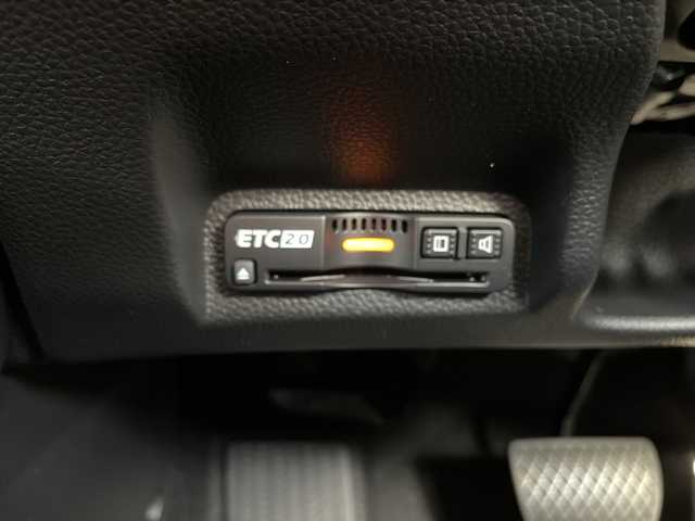 ホンダ ヴェゼル ハイブリッド e:HEV Z 愛知県 2025(令7)年 0.1千km クリスタルブラックパール 登録済未使用車/純正9型ディスプレイオーディオナビ/レーダークルーズコントロール/シートヒーター/バックカメラ/電動リアゲート/コーナーセンサー/純正アルミホイール/ETC2.0/ブラインドスポットモニター/LEDヘッドライト/パドルシフト/ステアリングヒーター/オートマチックハイビーム/ワイヤレス充電機/衝突軽減システム/フルセグ/Bluetooth/ステアリングスイッチ/スマートキー/プッシュスタート