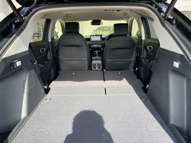 ホンダ ヴェゼル ハイブリッド e:HEV Z 愛知県 2025(令7)年 0.1千km クリスタルブラックパール 登録済未使用車/純正9型ディスプレイオーディオナビ/レーダークルーズコントロール/シートヒーター/バックカメラ/電動リアゲート/コーナーセンサー/純正アルミホイール/ETC2.0/ブラインドスポットモニター/LEDヘッドライト/パドルシフト/ステアリングヒーター/オートマチックハイビーム/ワイヤレス充電機/衝突軽減システム/フルセグ/Bluetooth/ステアリングスイッチ/スマートキー/プッシュスタート