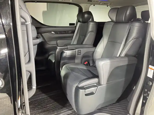 トヨタ アルファード S Cパッケージ 神奈川県 2020(令2)年 5.3万km ブラック トヨタセーフティセンス/純正9型ディスプレイオーディオ/・BT/フルセグTV/MiraCast/CD/DVD/AM/FM/バックカメラ/純正フリップダウンモニター/デジタルインナーミラー/ツインムーンルーフ/ブラインドスポットモニター/レザー調シート/パワーシート(D/N/2列目)/シートヒーター(D/N)/ベンチレーション(D/N)/メモリシート(D)/ビルトインETC/純正ドライブレコーダー/電動サイドブレーキ/オートブレーキホールド/電動リアゲート/ウッドコンビ調ステアリング/ステアリングスイッチ/ステアリングヒーター/Autoライト/2列目サンシェード/MTモード/三眼LEDヘッドライト/AFS/フォグランプ/純正フロアマット/純正18インチアルミホイール