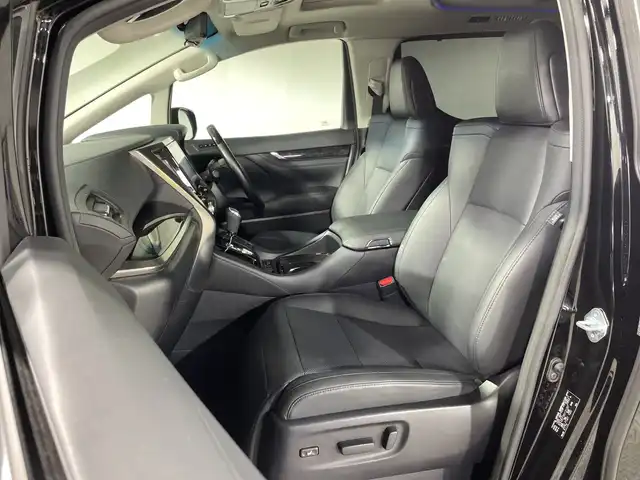 トヨタ アルファード S Cパッケージ 神奈川県 2020(令2)年 5.3万km ブラック トヨタセーフティセンス/純正9型ディスプレイオーディオ/・BT/フルセグTV/MiraCast/CD/DVD/AM/FM/バックカメラ/純正フリップダウンモニター/デジタルインナーミラー/ツインムーンルーフ/ブラインドスポットモニター/レザー調シート/パワーシート(D/N/2列目)/シートヒーター(D/N)/ベンチレーション(D/N)/メモリシート(D)/ビルトインETC/純正ドライブレコーダー/電動サイドブレーキ/オートブレーキホールド/電動リアゲート/ウッドコンビ調ステアリング/ステアリングスイッチ/ステアリングヒーター/Autoライト/2列目サンシェード/MTモード/三眼LEDヘッドライト/AFS/フォグランプ/純正フロアマット/純正18インチアルミホイール