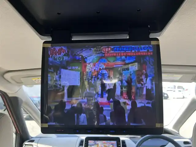 日産 セレナ e－パワー ハイウェイスター V 岡山県 2022(令4)年 2.5万km マルーンレッド 登録時走行距離24470km/純正10インチナビ/フルセグTV(AM.FM.CD.DVD.TV.BT)/フリップダウンモニター/両側パワースライドドア/全方位カメラ/ETC/ドライブレコーダー/シートヒーター/ステアリングヒーター/プロパイロット/クリアランスソナー/衝突軽減ブレーキ/横滑り防止装置/クルーズコントロール(追従走行あり)/車線逸脱警報（レーンキープアシスト）/オートライト/オートマチックハイビーム/アイドリングストップ/15インチ純正AW/純正フロアマット