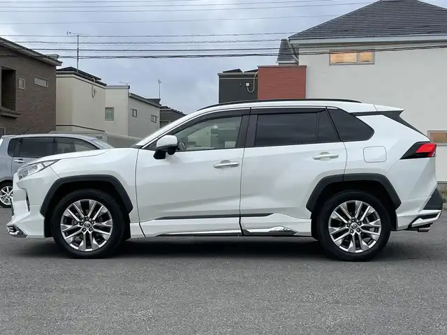 トヨタ ＲＡＶ４ G Zパッケージ 道央・札幌 2021(令3)年 7万km ホワイトパールクリスタルシャイン ４WD/モデリスタフルエアロ/ALPIN9インチナビ/CD/DVD/BT/フルセグ/トヨタセーフティセンス/プリクラッシュセーフティ/横滑り防止装置/レーダークルーズコントロール/ダウンヒルアシストコントロール/レーンキープアシスト/クリアランスソナー/ブラインドスポットモニター/パーキングサポートブレーキ/リアクロストラフィックアラート/ロードサインアシスト/バックカメラ/ビルトインETC/ドライブレコーダー/DRIVEMODE切替/デジタルインナーミラー/パワーバックドア/D席パワーシート/D席メモリーシート/前席シートヒーター/レザーシート/革巻きステアリング/ステアリングリモコン/ハンドルヒーター/電動パーキング/ブレーキホールド/MTモード付AT/プッシュスタート/スマートキー/LEDヘッドライト/オートライト/オートハイビーム/フォグランプ/電動格納ミラー/ウィンカーミラー/純正フロアマット/ドアバイザー