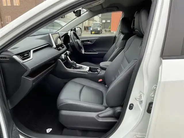トヨタ ＲＡＶ４ G Zパッケージ 道央・札幌 2021(令3)年 7万km ホワイトパールクリスタルシャイン ４WD/モデリスタフルエアロ/ALPIN9インチナビ/CD/DVD/BT/フルセグ/トヨタセーフティセンス/プリクラッシュセーフティ/横滑り防止装置/レーダークルーズコントロール/ダウンヒルアシストコントロール/レーンキープアシスト/クリアランスソナー/ブラインドスポットモニター/パーキングサポートブレーキ/リアクロストラフィックアラート/ロードサインアシスト/バックカメラ/ビルトインETC/ドライブレコーダー/DRIVEMODE切替/デジタルインナーミラー/パワーバックドア/D席パワーシート/D席メモリーシート/前席シートヒーター/レザーシート/革巻きステアリング/ステアリングリモコン/ハンドルヒーター/電動パーキング/ブレーキホールド/MTモード付AT/プッシュスタート/スマートキー/LEDヘッドライト/オートライト/オートハイビーム/フォグランプ/電動格納ミラー/ウィンカーミラー/純正フロアマット/ドアバイザー