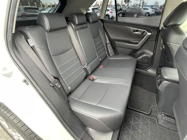 トヨタ ＲＡＶ４ G Zパッケージ 道央・札幌 2021(令3)年 7万km ホワイトパールクリスタルシャイン ４WD/モデリスタフルエアロ/ALPIN9インチナビ/CD/DVD/BT/フルセグ/トヨタセーフティセンス/プリクラッシュセーフティ/横滑り防止装置/レーダークルーズコントロール/ダウンヒルアシストコントロール/レーンキープアシスト/クリアランスソナー/ブラインドスポットモニター/パーキングサポートブレーキ/リアクロストラフィックアラート/ロードサインアシスト/バックカメラ/ビルトインETC/ドライブレコーダー/DRIVEMODE切替/デジタルインナーミラー/パワーバックドア/D席パワーシート/D席メモリーシート/前席シートヒーター/レザーシート/革巻きステアリング/ステアリングリモコン/ハンドルヒーター/電動パーキング/ブレーキホールド/MTモード付AT/プッシュスタート/スマートキー/LEDヘッドライト/オートライト/オートハイビーム/フォグランプ/電動格納ミラー/ウィンカーミラー/純正フロアマット/ドアバイザー
