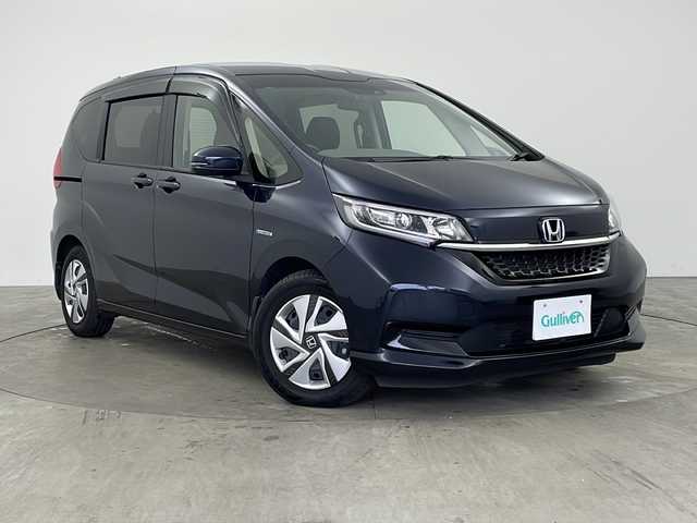 ホンダ フリード ハイブリット G ホンダセンシング 兵庫県 2021(令3)年 2.7万km ミッドナイトブルービームM ・純正ナビ/Bluetooth/CD/DVD/USB/TV/・バックカメラ/・Honda SENSING/・衝突軽減ブレーキ/・誤発進抑制機能/・歩行者事故低減ステアリング/・先行車発進お知らせ機能/・標識認識機能/・路外逸脱抑制機能/・アダプティブクルーズコントロール/・車線維持支援システム/・後方誤発進抑制機能/・両側パワースライドドア/・ステアリングスイッチ/・前席シートヒーター/・車両接近通報装置/・コーナーセンサー/・純正フロアマット/・純正前後ドライブレコーダー/・ビルトインETC/・LEDヘッドライト/・W＋サイドエアバッグ/・カーテンエアバッグ