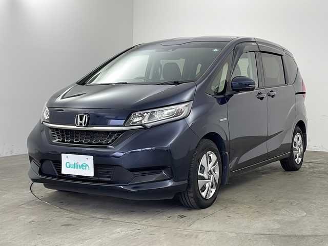 ホンダ フリード ハイブリット G ホンダセンシング 兵庫県 2021(令3)年 2.7万km ミッドナイトブルービームM ・純正ナビ/Bluetooth/CD/DVD/USB/TV/・バックカメラ/・Honda SENSING/・衝突軽減ブレーキ/・誤発進抑制機能/・歩行者事故低減ステアリング/・先行車発進お知らせ機能/・標識認識機能/・路外逸脱抑制機能/・アダプティブクルーズコントロール/・車線維持支援システム/・後方誤発進抑制機能/・両側パワースライドドア/・ステアリングスイッチ/・前席シートヒーター/・車両接近通報装置/・コーナーセンサー/・純正フロアマット/・純正前後ドライブレコーダー/・ビルトインETC/・LEDヘッドライト/・W＋サイドエアバッグ/・カーテンエアバッグ