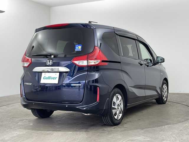 ホンダ フリード ハイブリット G ホンダセンシング 兵庫県 2021(令3)年 2.7万km ミッドナイトブルービームM ・純正ナビ/Bluetooth/CD/DVD/USB/TV/・バックカメラ/・Honda SENSING/・衝突軽減ブレーキ/・誤発進抑制機能/・歩行者事故低減ステアリング/・先行車発進お知らせ機能/・標識認識機能/・路外逸脱抑制機能/・アダプティブクルーズコントロール/・車線維持支援システム/・後方誤発進抑制機能/・両側パワースライドドア/・ステアリングスイッチ/・前席シートヒーター/・車両接近通報装置/・コーナーセンサー/・純正フロアマット/・純正前後ドライブレコーダー/・ビルトインETC/・LEDヘッドライト/・W＋サイドエアバッグ/・カーテンエアバッグ