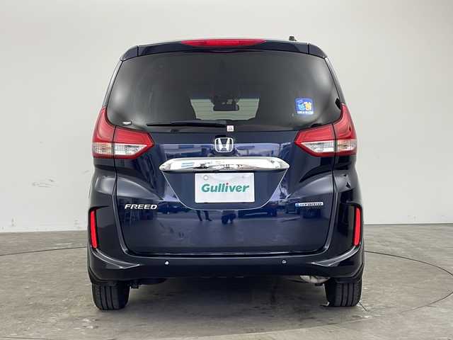 ホンダ フリード ハイブリット G ホンダセンシング 兵庫県 2021(令3)年 2.7万km ミッドナイトブルービームM ・純正ナビ/Bluetooth/CD/DVD/USB/TV/・バックカメラ/・Honda SENSING/・衝突軽減ブレーキ/・誤発進抑制機能/・歩行者事故低減ステアリング/・先行車発進お知らせ機能/・標識認識機能/・路外逸脱抑制機能/・アダプティブクルーズコントロール/・車線維持支援システム/・後方誤発進抑制機能/・両側パワースライドドア/・ステアリングスイッチ/・前席シートヒーター/・車両接近通報装置/・コーナーセンサー/・純正フロアマット/・純正前後ドライブレコーダー/・ビルトインETC/・LEDヘッドライト/・W＋サイドエアバッグ/・カーテンエアバッグ