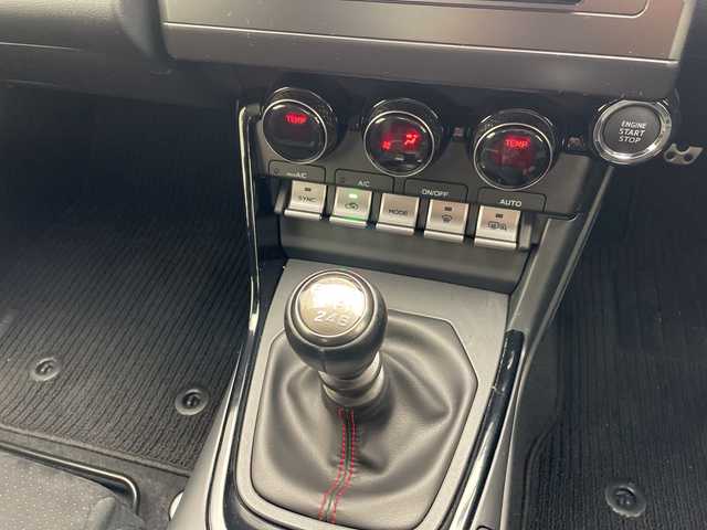スバル ＢＲＺ S 愛知県 2023(令5)年 2.7万km クリスタルホワイトP 純正ALPINEナビ/クルーズコントロール/シートヒーター/純正アルミホイール/LEDヘッドライト/オートライト/ETC/フルセグ/CD DVD/Bluetooth/ステアリングスイッチ/スマートキー/プッシュスタート
