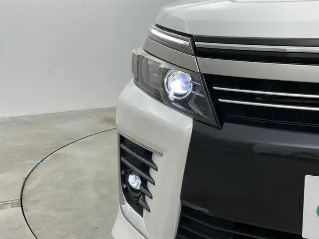 トヨタ ヴォクシー ZS 煌Ⅱ 岡山県 2017(平29)年 5.2万km ホワイトパールクリスタルシャイン 社外１２インチフリップダウンモニター　ALPINE/社外11インチメモリナビ　ALPINE/　「BT/フルセグ/DVD」/バックカメラ/オートハイビーム/LEDヘッドライト（AUTO機能付き）/ビルトインETC/両側パワースライドドア/衝突軽減ブレーキシステム/車線逸脱防止システム/横滑り防止装置/純正16インチアルミホイール/純正フロアマット/プッシュスタート/スマートキー/カーテン付き