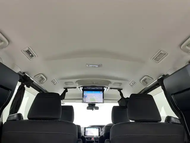 トヨタ ヴォクシー ZS 煌Ⅱ 岡山県 2017(平29)年 5.2万km ホワイトパールクリスタルシャイン 社外１２インチフリップダウンモニター　ALPINE/社外11インチメモリナビ　ALPINE/　「BT/フルセグ/DVD」/バックカメラ/オートハイビーム/LEDヘッドライト（AUTO機能付き）/ビルトインETC/両側パワースライドドア/衝突軽減ブレーキシステム/車線逸脱防止システム/横滑り防止装置/純正16インチアルミホイール/純正フロアマット/プッシュスタート/スマートキー/カーテン付き