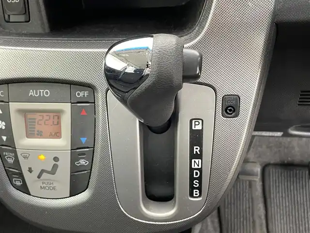 ダイハツ ムーヴ カスタム X LTD SA 滋賀県 2013(平25)年 6.6万km パールホワイトⅢ 純正ナビ/【CD/USB/フルセグTV】/バックカメラ/ETC/衝突被害軽減システム/オートライト/スマートキー/オートエアコン/純正14インチアルミホイール/純正フロアマット/アイドリングストップ