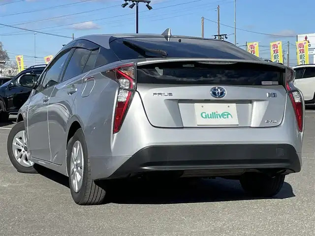 トヨタ プリウス S 道央・札幌 2018(平30)年 6.8万km シルバーM ４WD/寒冷地仕様/社外メモリーナビ/AM/FM/BT/SD/CD/ワンセグ/横滑り防止装置/ビルトインETC/アイドリングストップ/ワイパーデアイサー/DRIVEMODE/EVMODE/革巻きステアリング/ステアリングリモコン/プッシュスタート/スマートキー/LEDヘッドライト/オートライト/電動格納ミラー/ヒーテッドドアミラー/ウィンカーミラー/社外フロアマット/ドアバイザー/スペアキー/スチールホイール付冬タイヤ積込/195/65/R15/2023年/山6mm