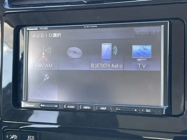 トヨタ プリウス S 道央・札幌 2018(平30)年 6.8万km シルバーM ４WD/寒冷地仕様/社外メモリーナビ/AM/FM/BT/SD/CD/ワンセグ/横滑り防止装置/ビルトインETC/アイドリングストップ/ワイパーデアイサー/DRIVEMODE/EVMODE/革巻きステアリング/ステアリングリモコン/プッシュスタート/スマートキー/LEDヘッドライト/オートライト/電動格納ミラー/ヒーテッドドアミラー/ウィンカーミラー/社外フロアマット/ドアバイザー/スペアキー/スチールホイール付冬タイヤ積込/195/65/R15/2023年/山6mm