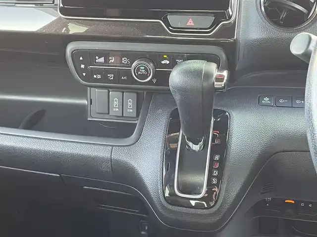 ホンダ Ｎ ＢＯＸ カスタム G L ターボ ホンダセンシング 宮崎県 2017(平29)年 9.9万km クリスタルブラックパール ナビ【CN-RE03D】/（CD・DVD・フルセグ・BT・USB）/レーダークルーズコントロール/ETC/バックカメラ/ドライブレコーダー/両側パワースライドドア/衝突軽減ブレーキ/レーンキープアシスト/横滑り防止/フロアマット/純正１５インチAW/オートライト/LEDヘッドライト/フォグライト/スマートキー/プッシュスタート/スペアキー1本